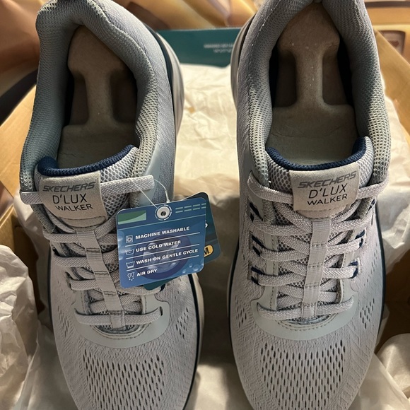 MEN’S SKECHERS D’LUX WALKER - Picture 3 of 6